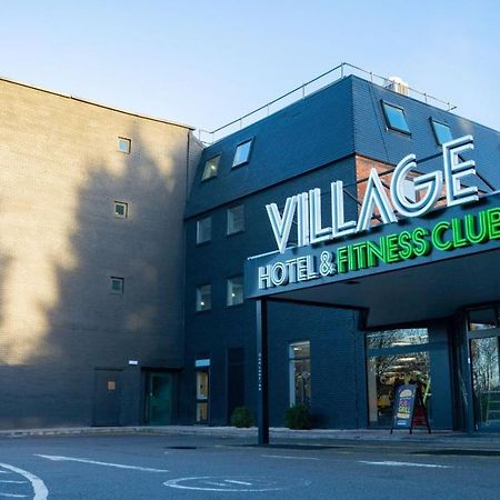 Village Hotel 브랙넬 외부 사진
