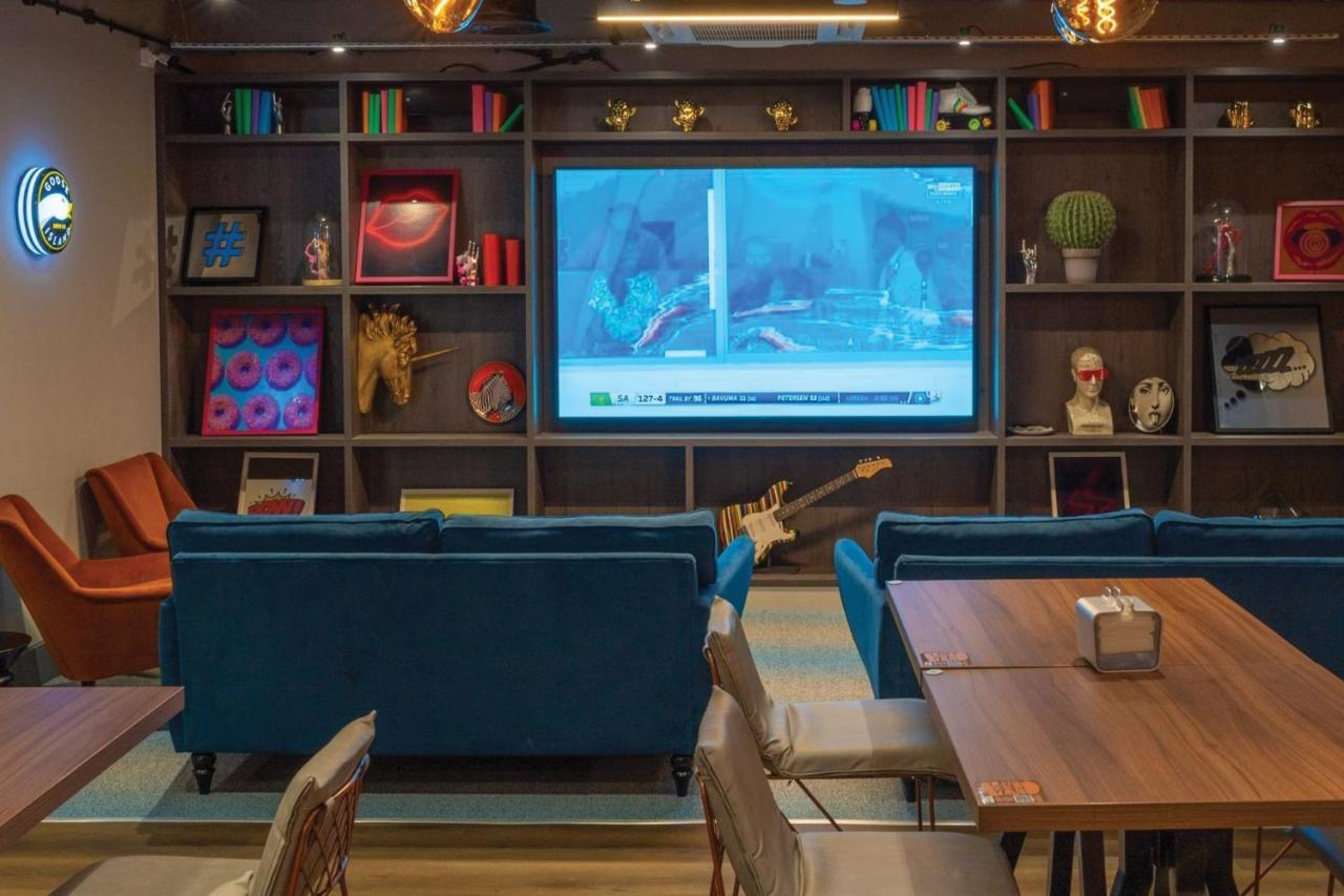 Village Hotel 브랙넬 외부 사진