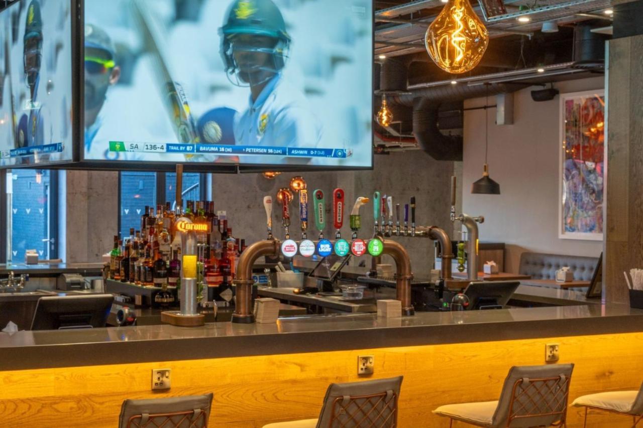 Village Hotel 브랙넬 외부 사진