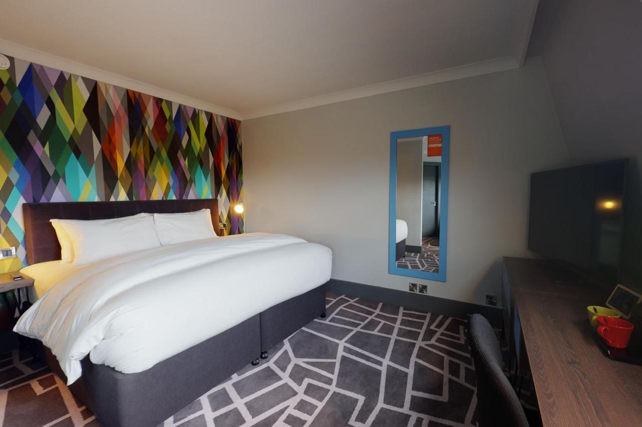 Village Hotel 브랙넬 외부 사진