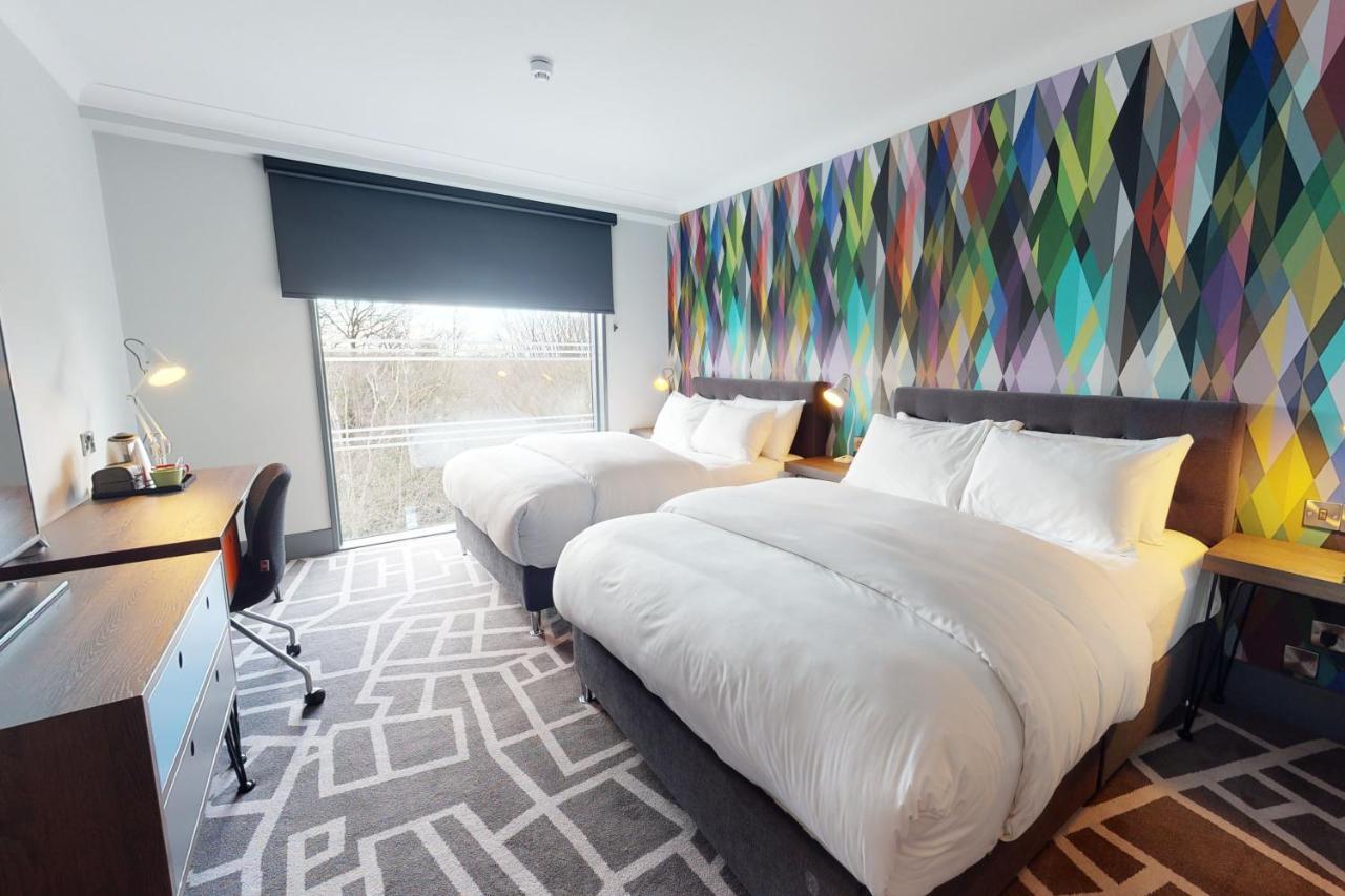 Village Hotel 브랙넬 외부 사진
