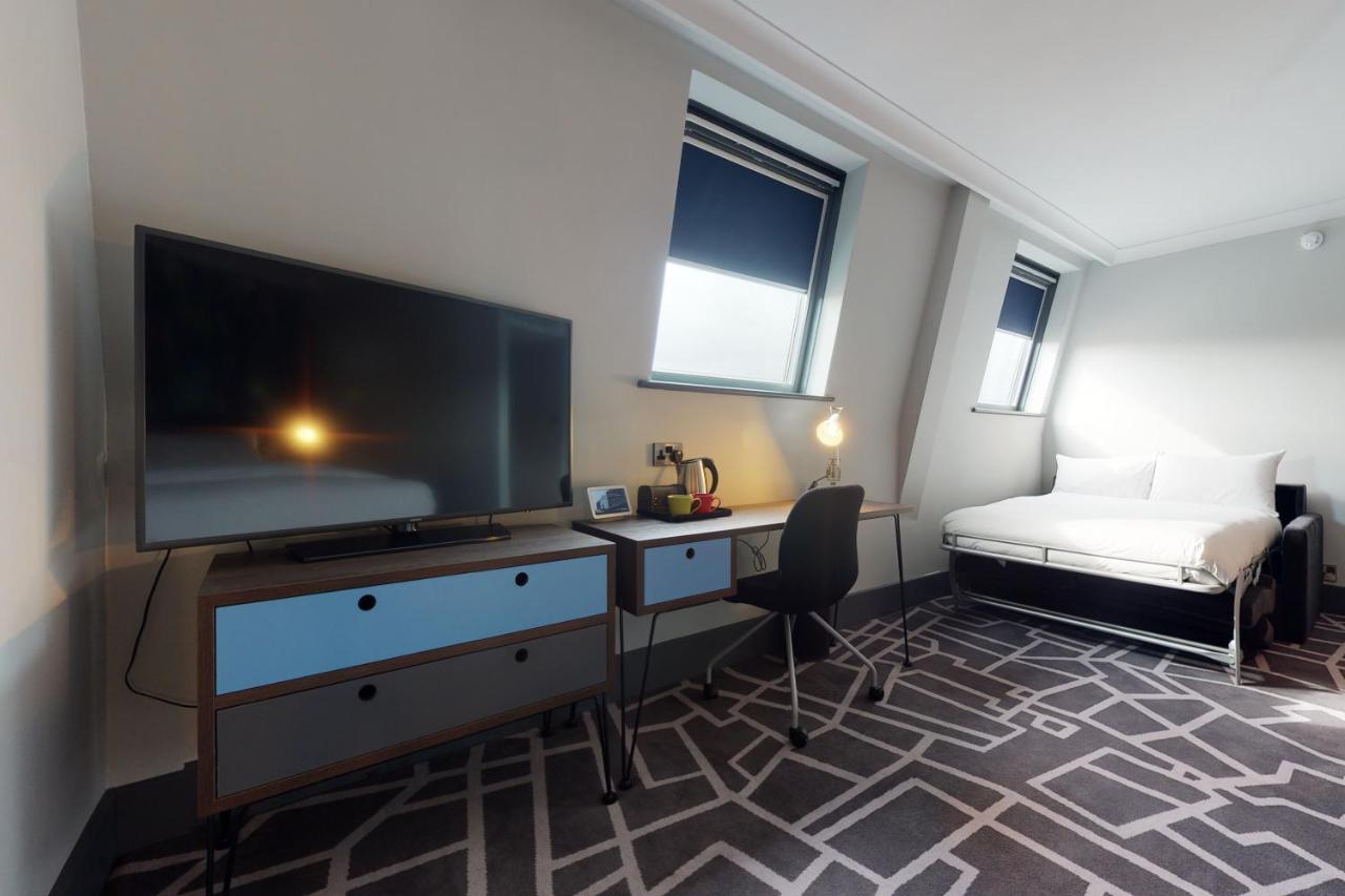 Village Hotel 브랙넬 외부 사진