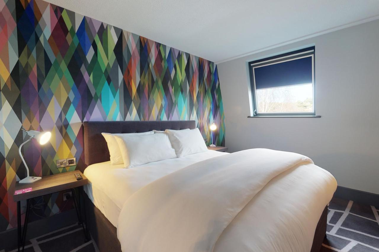 Village Hotel 브랙넬 외부 사진